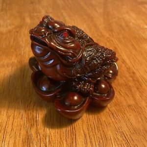 Statue – The Moon & Money Frog Of Toad